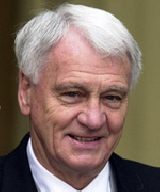 Почина Боби Робсън